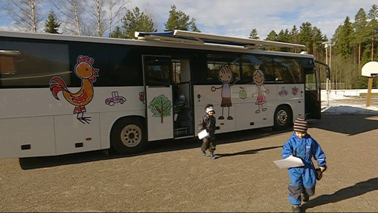 Päiväkotibussi vie lapset luontoon ja liikkumaan