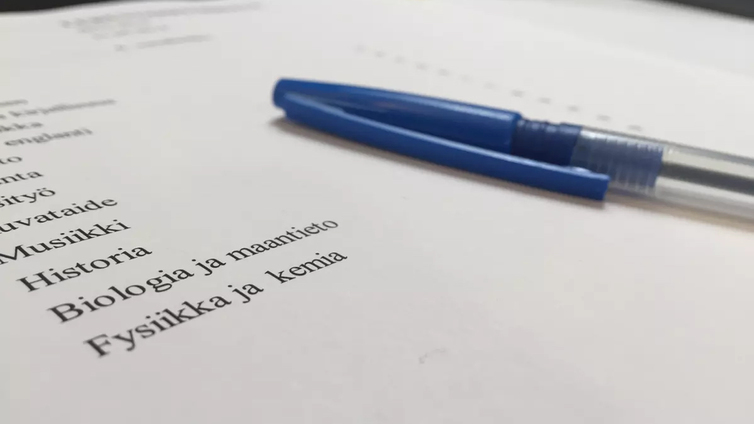 Numeroista luovutaan yläkouluissakin, paitsi päättötodistuksissa