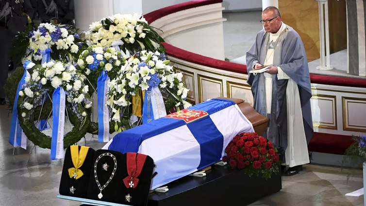 Presidentti Mauno Koivisto saatettiin haudan lepoon