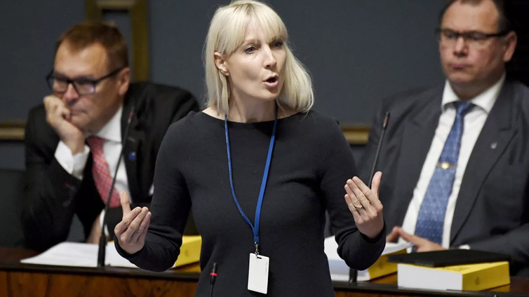 Perussuomalaiset valitsivat presidenttiehdokkaakseen Laura Huhtasaaren