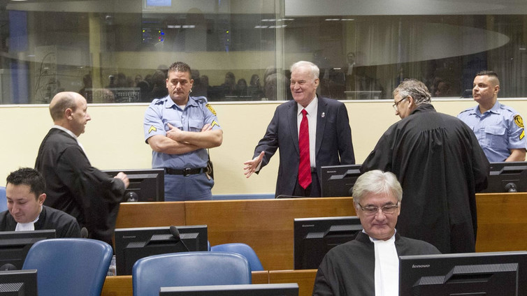 Serbikenraali Ratko Mladic tuomittiin elinkautiseen vankeuteen